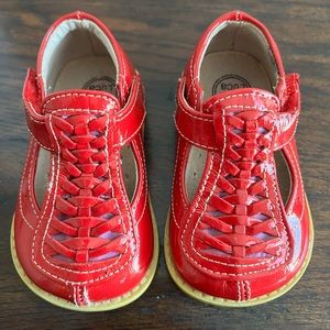 Size 4. In very good condition. There is 2 slight pen lines shown in last photo